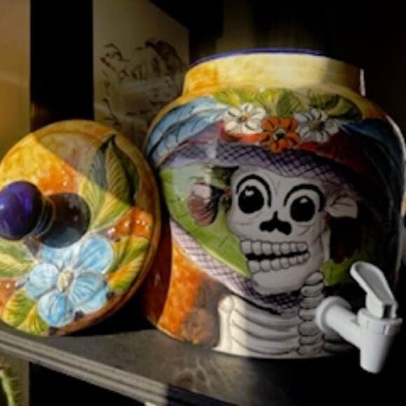 Majolica Pottery - Picture 7 of 8